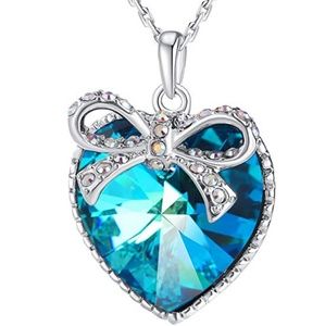 💗Swarovski Crystal heart & bowtie necklace